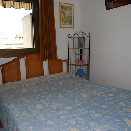 2 Pieces Au Centre Ville, 4 Couchages, Proche Plage, Terrasse, Clim, Parking - Fr-1-803-65 Apartment