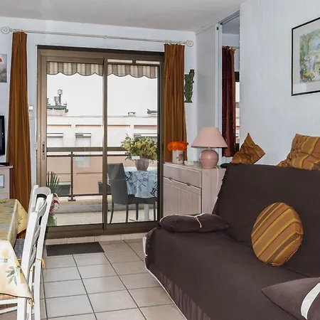 2 Pieces Au Centre Ville, 4 Couchages, Proche Plage, Terrasse, Clim, Parking - Fr-1-803-65 * Le Lavandou